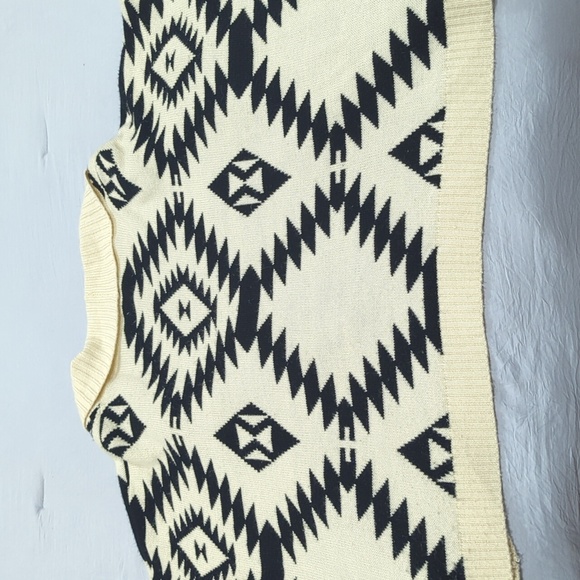 36 Point 5 Women's Size Medium Quarter Sleeve Cardigan Tribal Print - Picture 7 of 9